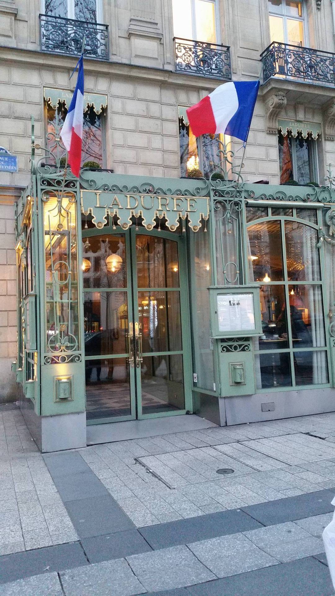 パリにはオシャレなカフェがいっぱい